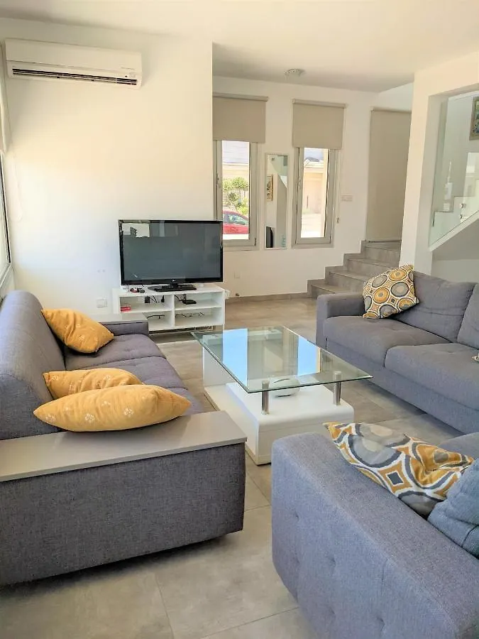 T&E Villa Larnaca Cypr
