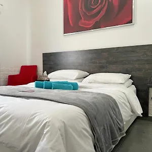 https://apollo-rooms.hotelsatayianapa.com