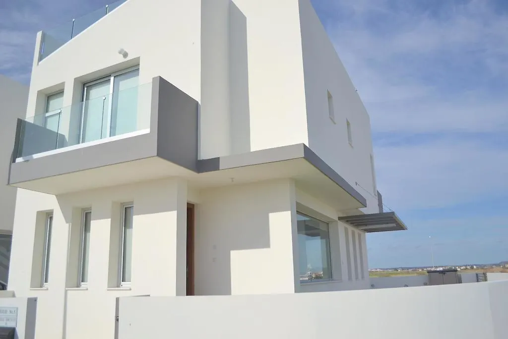 T&E Villa Larnaca